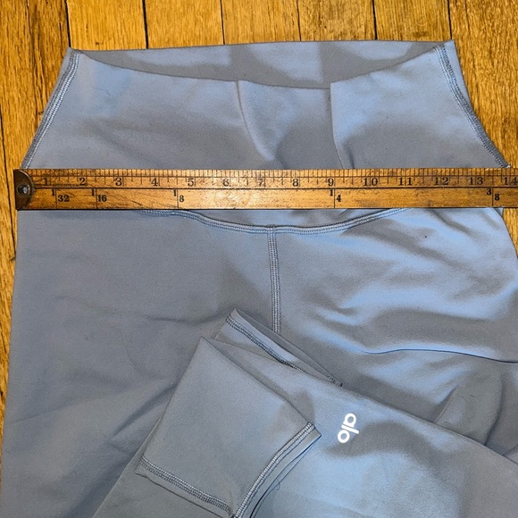 Alo Yoga High Waist Airbrush Capri Blue Skies SIZE MD - Picture 11 of 11